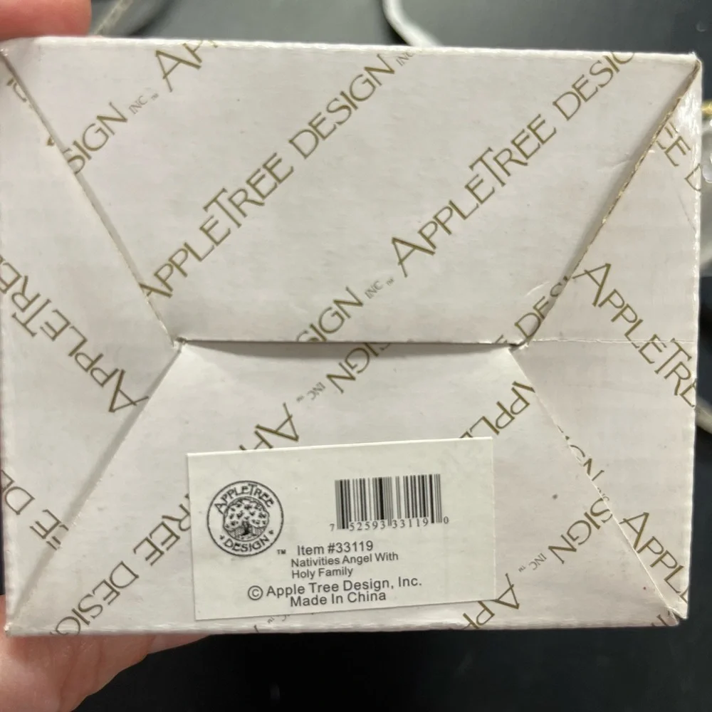 Porcelain nativity ornament by Appletree - Picture 8 of 9